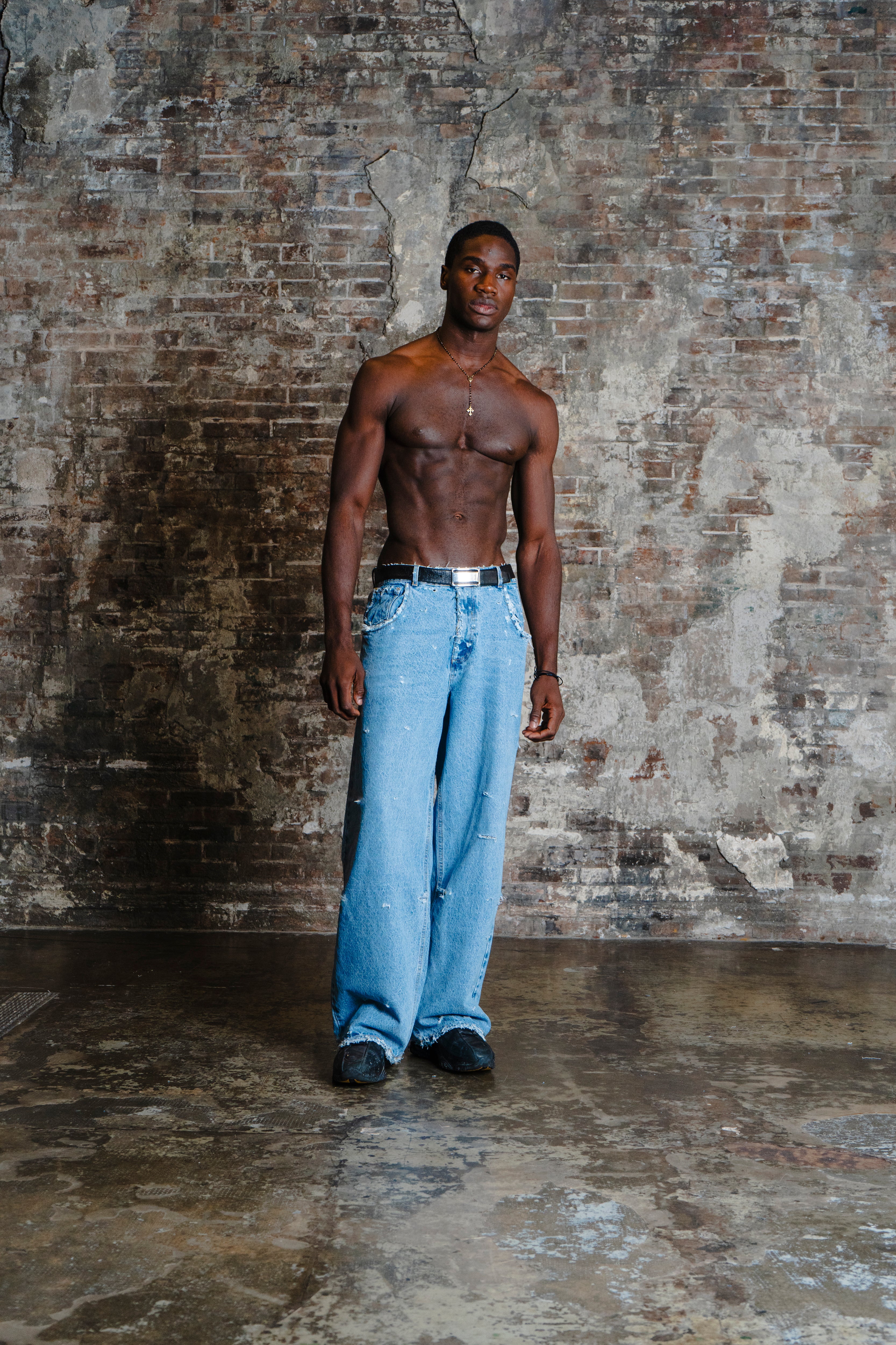 DESTROYED WIDE LEG DENIM